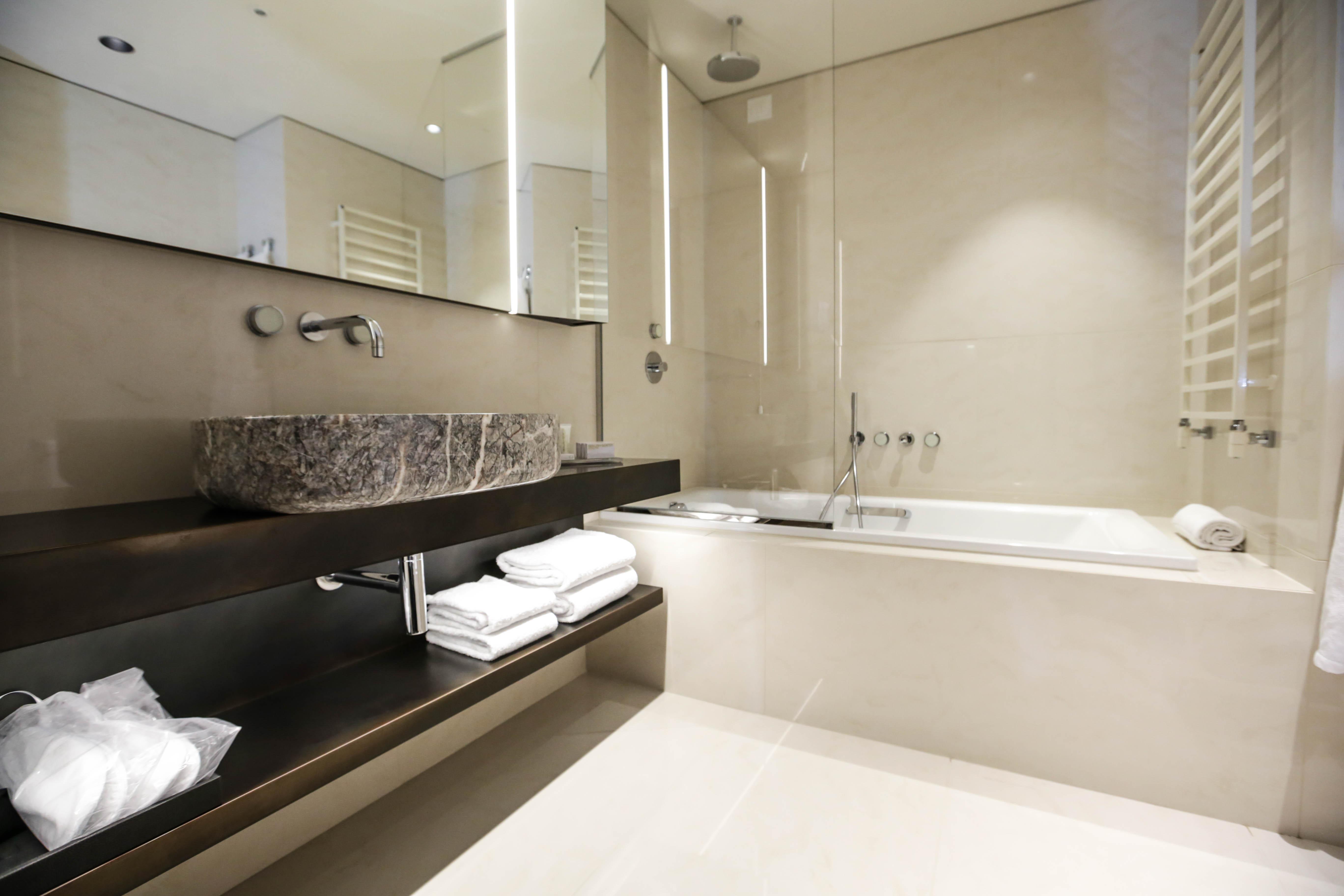 โรงแรมวีไอยู มิลาน ภายนอก รูปภาพ Bathroom