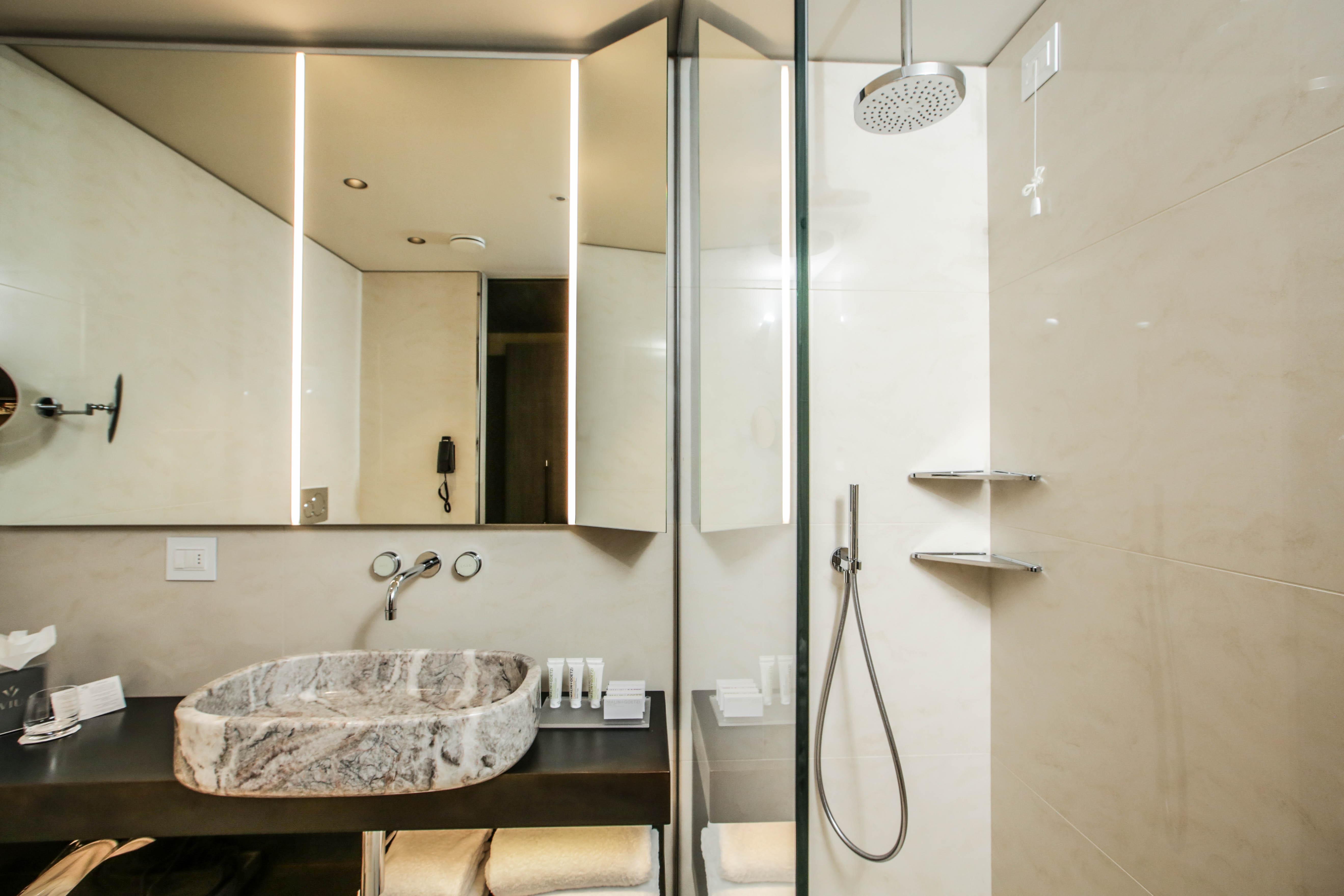 โรงแรมวีไอยู มิลาน ภายนอก รูปภาพ Bathroom