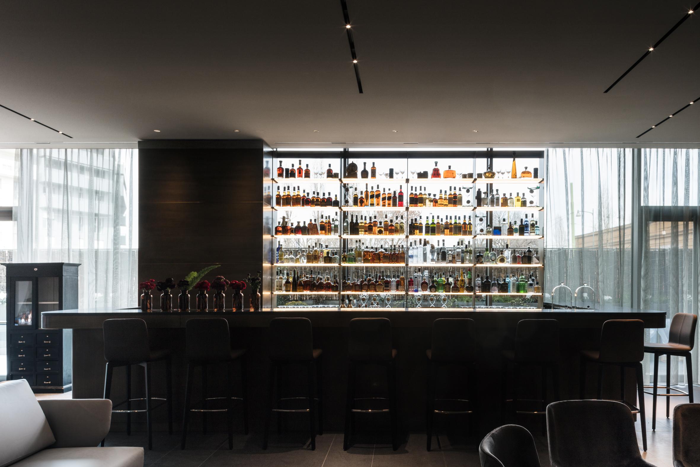 โรงแรมวีไอยู มิลาน ภายนอก รูปภาพ The bar at the 10th floor