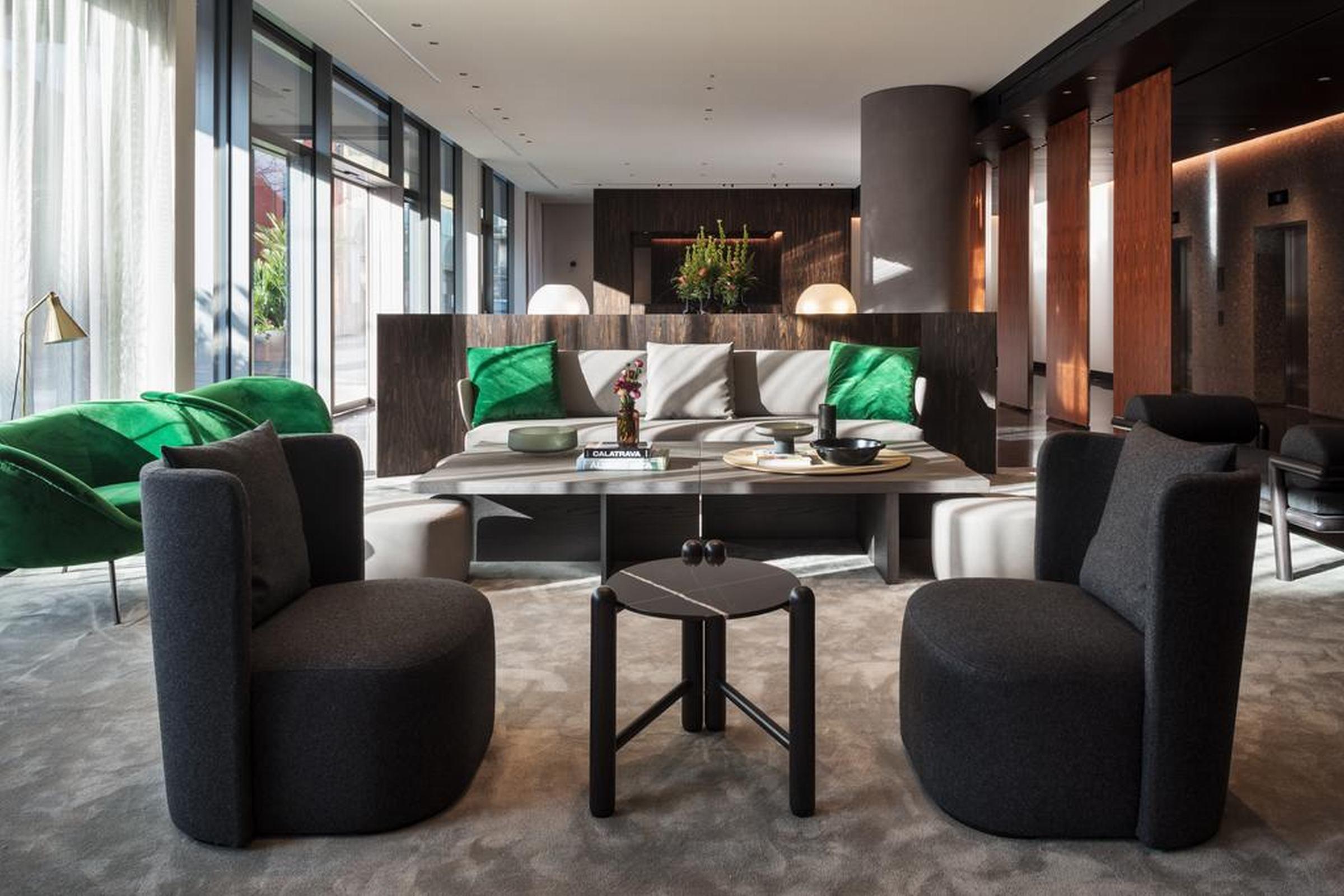 โรงแรมวีไอยู มิลาน ภายนอก รูปภาพ The lobby of the hotel