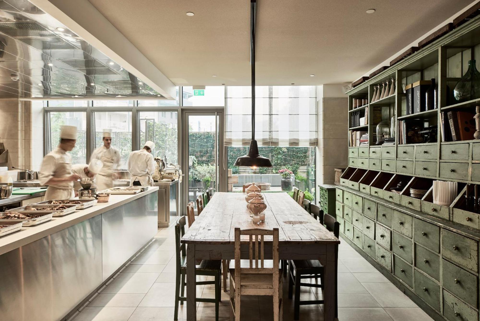 โรงแรมวีไอยู มิลาน ภายนอก รูปภาพ The kitchen at the restaurant