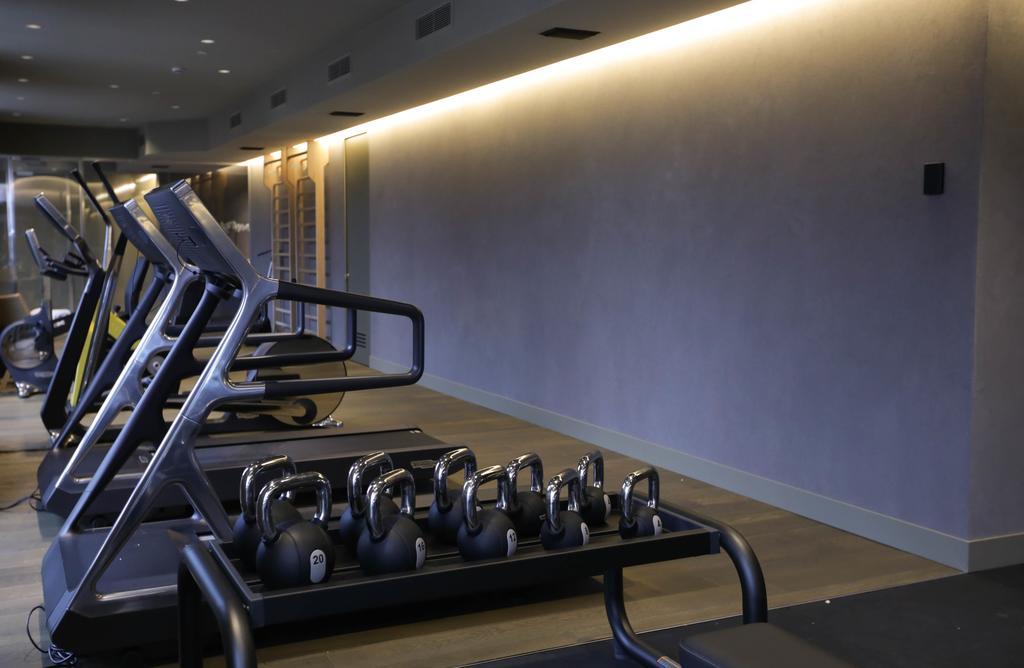 โรงแรมวีไอยู มิลาน ภายนอก รูปภาพ The gym at The Standard East Village