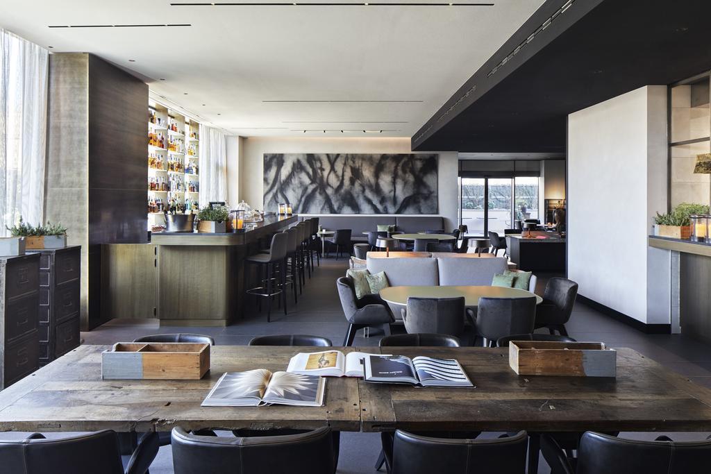 โรงแรมวีไอยู มิลาน ภายนอก รูปภาพ The interior of the office of the architect