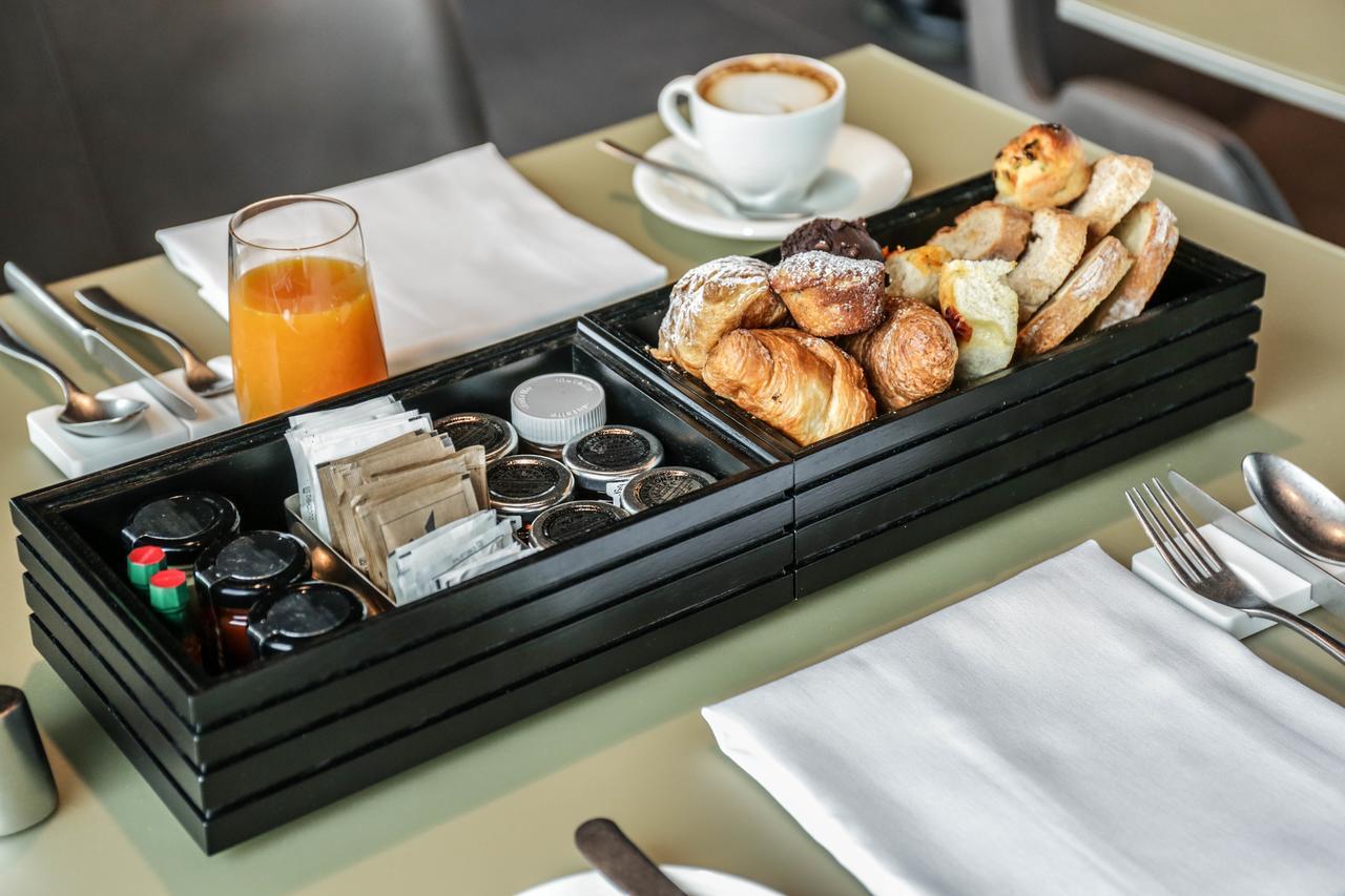 โรงแรมวีไอยู มิลาน ภายนอก รูปภาพ A bread basket