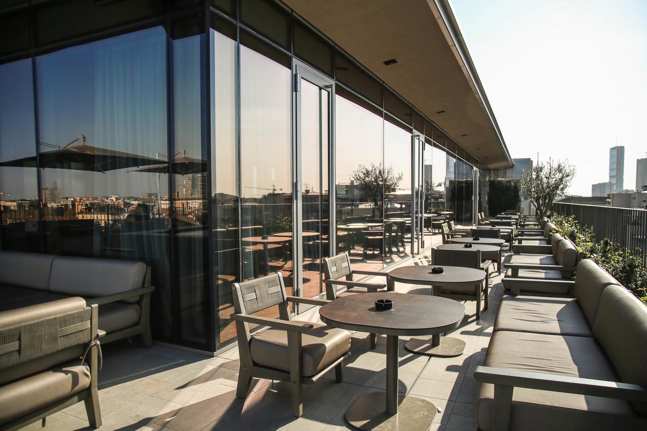 โรงแรมวีไอยู มิลาน ภายนอก รูปภาพ The Sky Bar