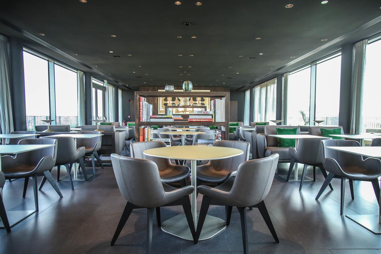โรงแรมวีไอยู มิลาน ภายนอก รูปภาพ The lounge at the airport